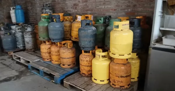 Rosario: Clausuraron una distribuidora que vendía garrafas sin habilitación