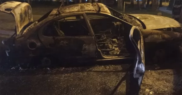 Incendio intencional de un automóvil en Granadero Baigorria