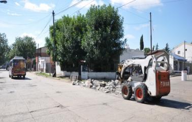 Retoman los Trabajos de Bacheo en Calle Dorrego.