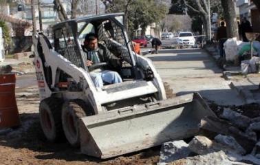 Realizan trabajos de bacheo con hormigón en la zona céntrica de San Lorenzo