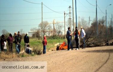 Piquete por terrenos en barrio 3 de febrero