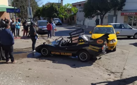 Chocó Batman en Córdoba: no hubo heridos y el “batimóvil” resultó con daños menores