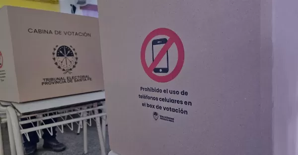 Elecciones en Santa Fe: advierten que está prohibido ingresar con celulares al box de votación