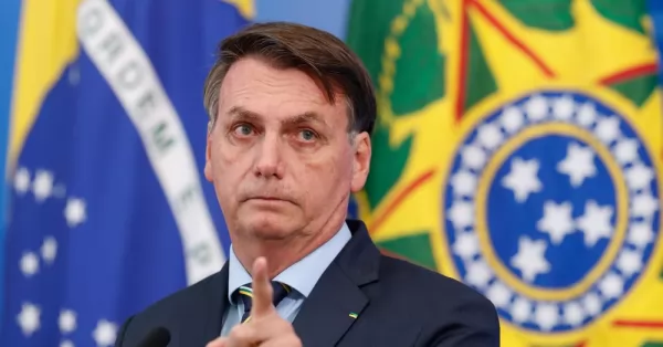 Bolsonaro fue internado por dolor abdominal