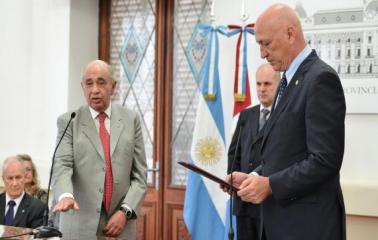 Bonfatti tomó juramento al nuevo ministro de Salud, Mario Drisun