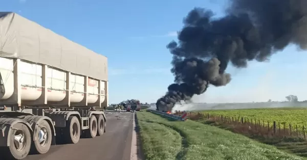 Dos trabajadores del SIES murieron tras chocar la ambulancia con un camión cerca de Elortondo