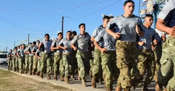 El Gobierno relanza el servicio militar voluntario para “avanzar en la formación de oficios”
