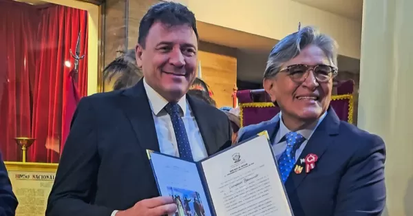 El intendente Raimundo recibió una distinción de la República del Perú