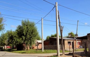 Regularizan conexiones eléctricas en dos barrios de San Lorenzo