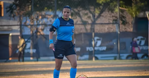 Camila Rode debutó como árbitra en la Liga Regional Amateur Femenino