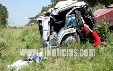 Accidente fatal en A012, un camión desbarrancó a la zanja