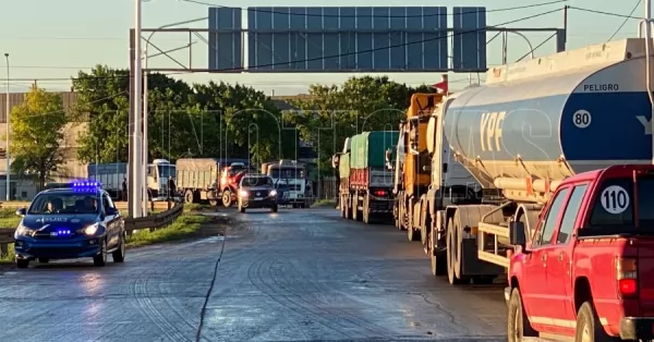 Demoras en el Acceso Norte a San Lorenzo por un choque de un camión 