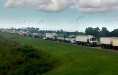 Demoras en la Autopista por colapso de camiones en acceso norte