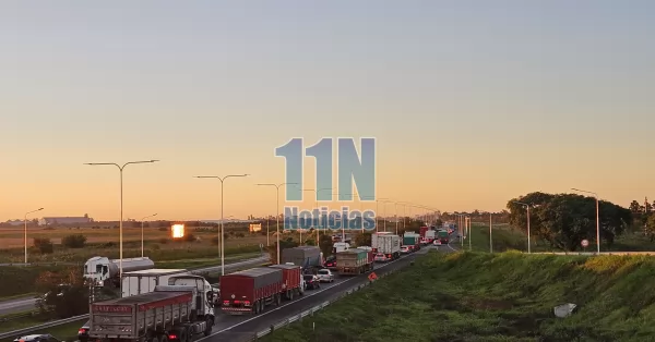 Caótico viernes en la autopista: Accesos colapsados de camiones y obras que demoraron la circulación