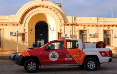 Entregaron una nueva camioneta a Bomberos Zapadores de San Lorenzo
