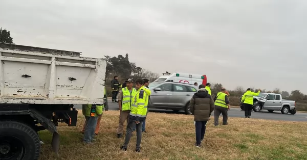 Un camión y una camioneta chocaron en la autopista Rosario – Santa Fe