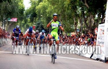 El sprinter italiano repitió el triunfo y es líder