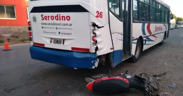 Motociclista con fracturas tras chocar con la parte trasera de un colectivo en Beltrán
