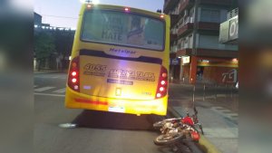Chocaron un colectivo de la línea Expreso y una moto en San Lorenzo