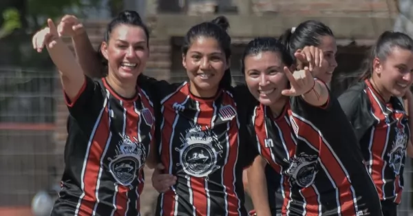 Fútbol femenino: Colón ganó y destronó de la punta a Argentino