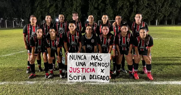 Los equipos femeninos de la Liga Sanlorencina pidieron justicia por Sofia Delgado 