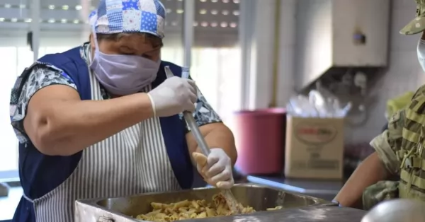 Detrás de cada plato: las mujeres que cocinan para cientos de beltranenses en los comedores municipales 