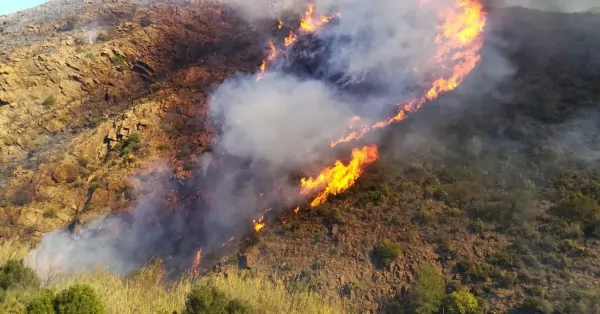 Continúan las tareas para apagar el incendio en el Cerro Uritorco 