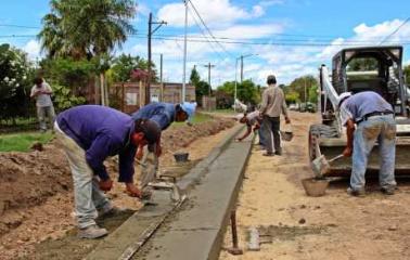 Eliminan zanjas contaminantes en barrio Capitán Bermúdez