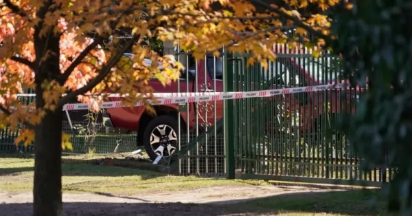 Funes: asesinaron de 30 tiros a un hombre mientras conducía una camioneta por la Ruta 9