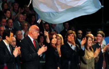 En el acto por el Bicentenario a la Bandera, Cristina habló de Once y Malvinas.