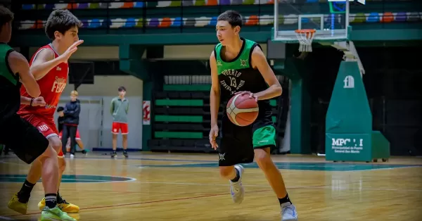 El puertense Máximo Carreras jugará con Argentina un torneo internacional de básquet en Brasil