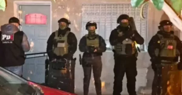 Cuatro allanamientos en Fray Luis Beltrán para dar con una banda extorsiva 