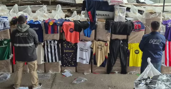 Tráfico de camisetas: la Aduana detectó 75 mil prendas de vestir de contrabando hacia Paraguay