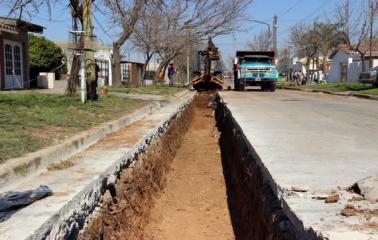 Avanza la construcción del desagüe en barrio Bouchard