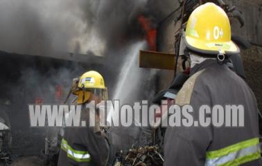 Se incendia el desarmadero Don Camilo