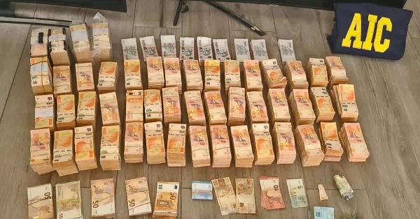 Encontraron 45 millones de pesos en el departamento de un ex funcionario de la Municipalidad de Santa Fe 