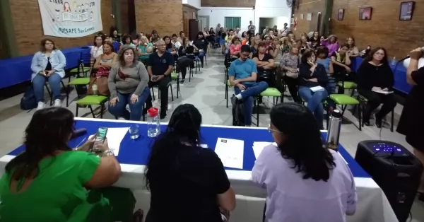 Docentes debaten la nueva oferta salarial y deciden si aceptan o van al paro