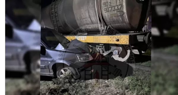 San Lorenzo: choque entre un utilitario y un tren dejó varios heridos 