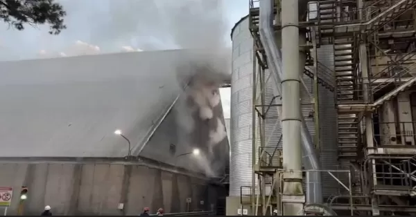 Incendio en Bunge San Jerónimo: una celda arde desde hace más de 30 horas