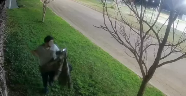 Inseguridad en Ricardone: temor por un hombre que fue visto sacando fotos a viviendas