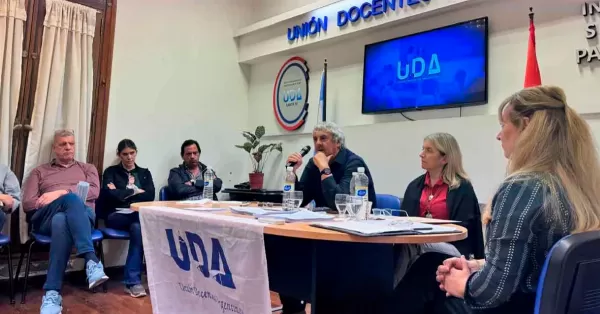 Fuerte reclamo de gremio docente a Pullaro: “Los docentes tienen salario de pobreza”