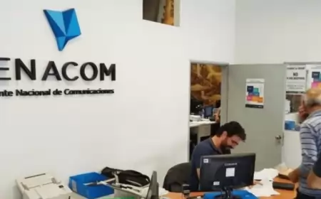 Vecinos reclaman en el ENACOM por falta de servicio de Telecom y Arnet