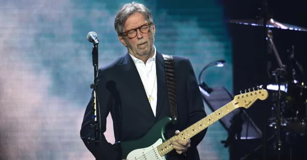 Eric Clapton continúa con su postura antivacunas y señaló una “hipnosis de forma masiva”