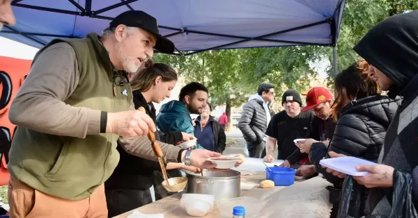 Vuelven las ollas populares: “Cuando los medios muestren el hambre de la calle, va a ser muy tarde”