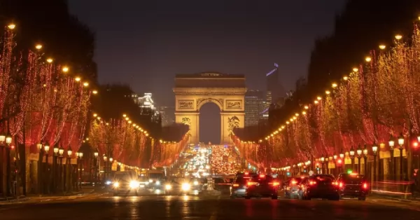 Como en París, instalan luces de navidad en San Lorenzo
