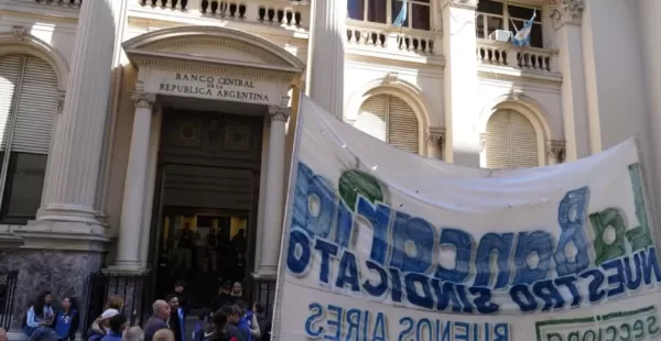 Conflicto en el Banco Central: Bancarios de Rosario en asamblea hoy por posibles cierres de tesoros