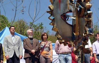 Inauguraron un monumento en memoria de las turistas francesas asesinadas en Salta hace dos años 