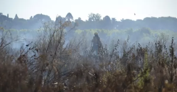 Controlan el incendio en la Isla de los Mástiles, pero surgen nuevos focos en la ruta a Victoria