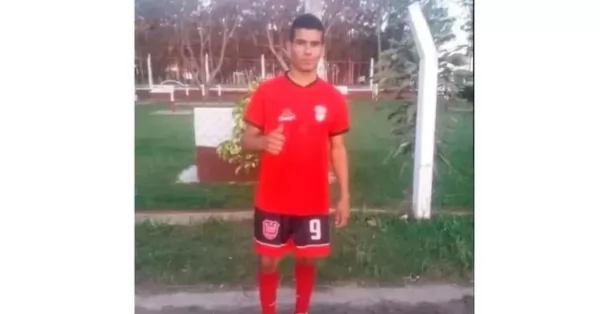 Un futbolista de Corrientes falleció tras golpearse la cabeza contra una pared 