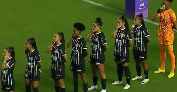 Brasil: futbolistas protestaron por la recontratación de un técnico acusado de abuso sexual